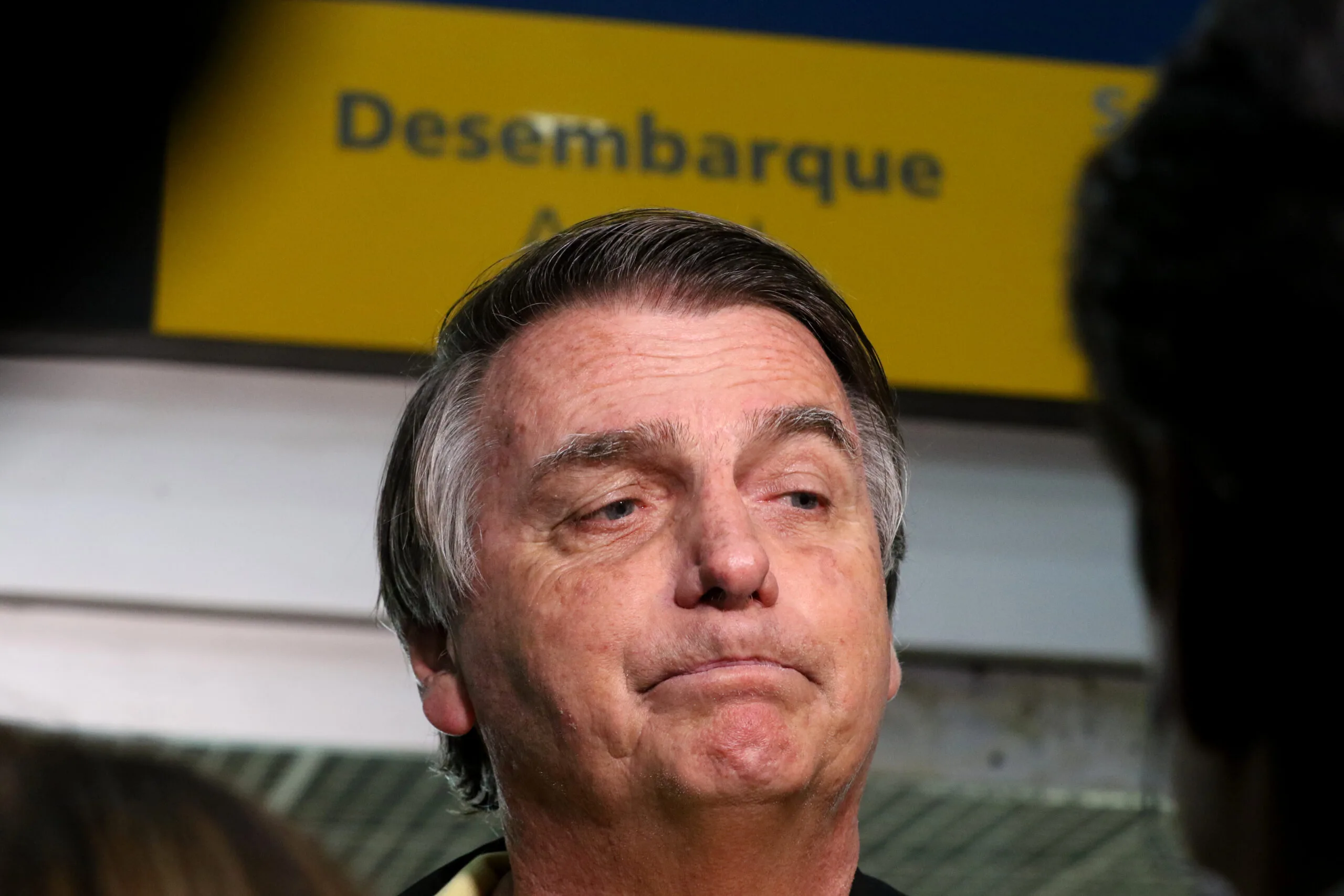 Eles avaliam que, se o ex-presidente insistir em afirmar que está no páreo até o último momento, impedirá que outra liderança